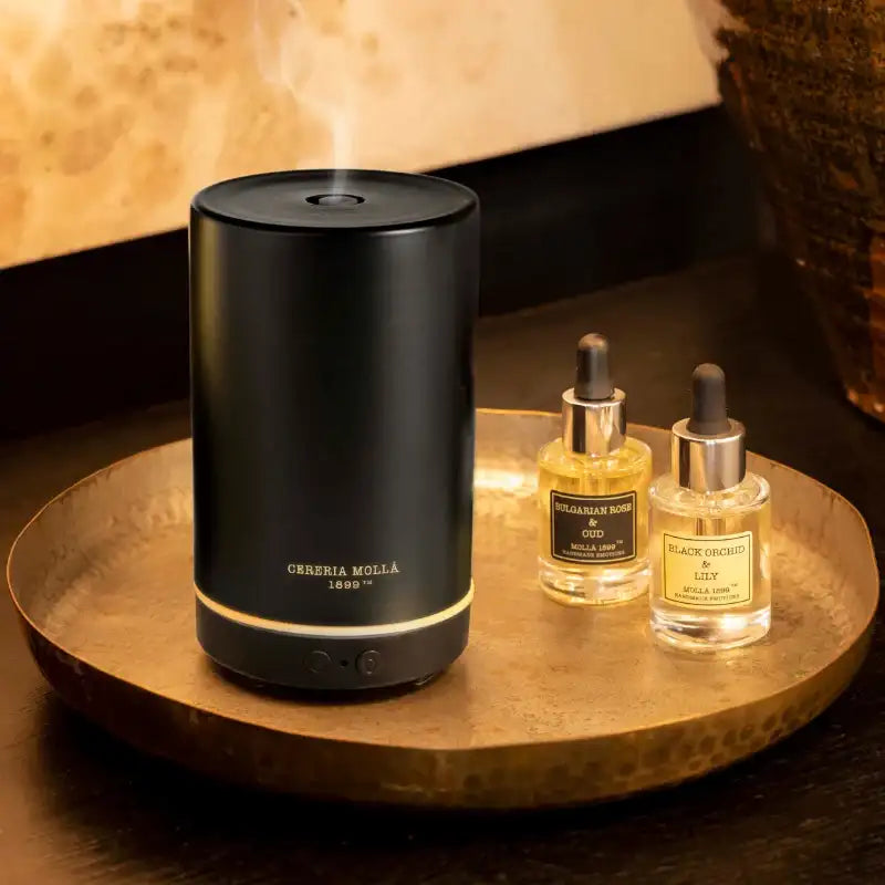 Ultrasonic diffuser with glass cover in black