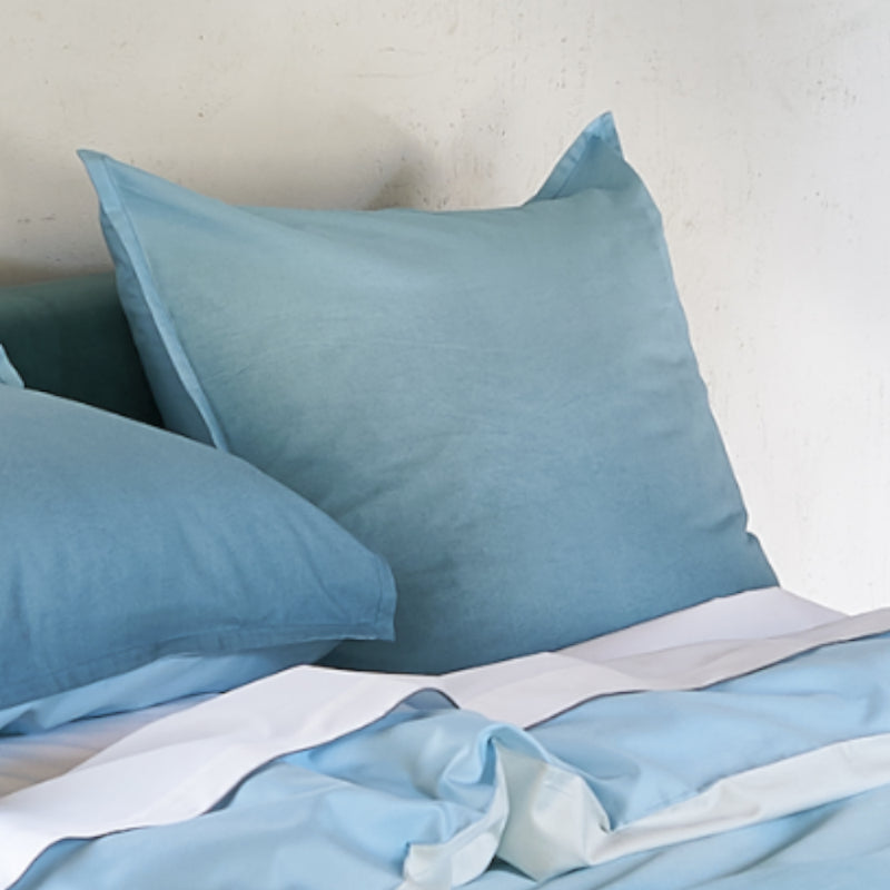 Designers Guild bed linen Savoie Delft Blue 64 x 64 cm